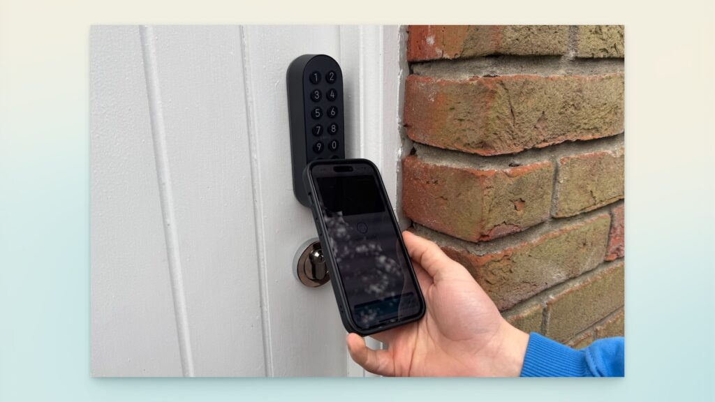 Apple HomeKey in action